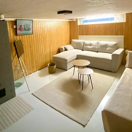 Spacious In A Row House For 1-5 Person Apartment