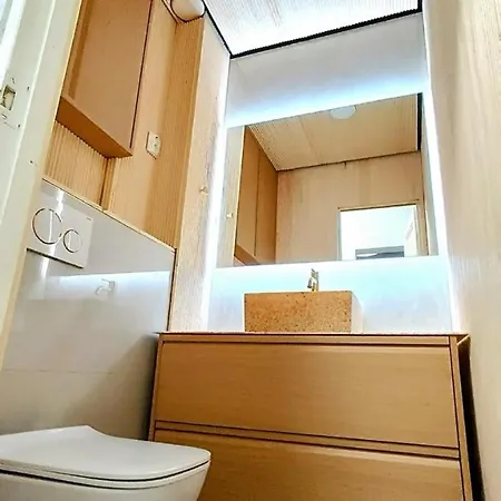Spacious In A Row House For 1-5 Person